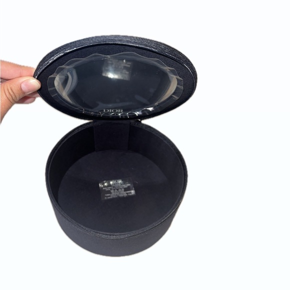 DIOR Beauty Round Vanity - Picture 3 of 3